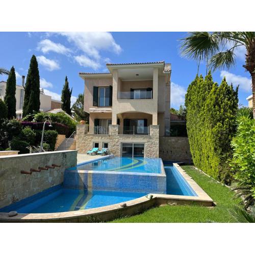 Amorosa Beach Villa 14