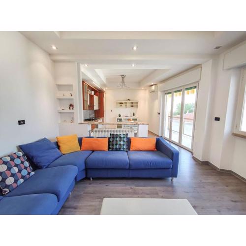 Ampio Quadrilocale 8 Pax vista mare