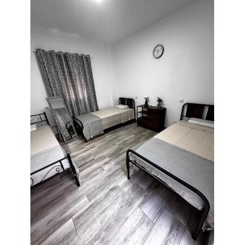 Amplia casa entera con patio y terraza para familia y grupo de amigos