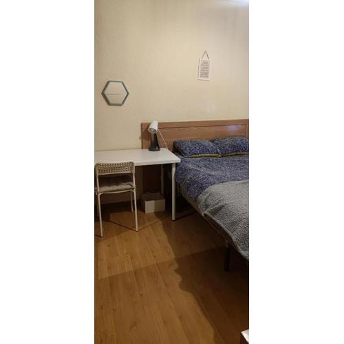 Amplia habitación en buena ubicación