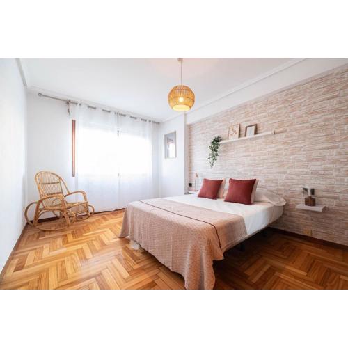Amplia Vivienda con Garaje
