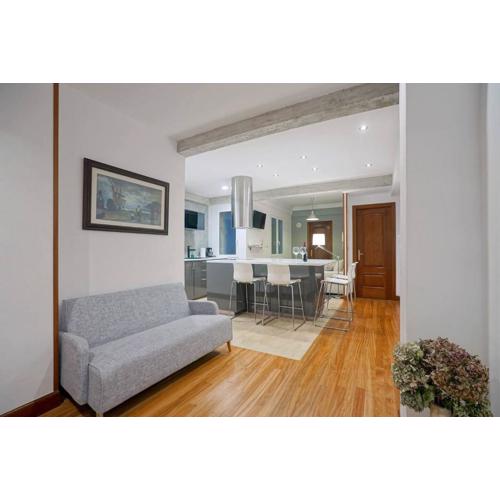 Amplio apartamento en Gros con parking privado
