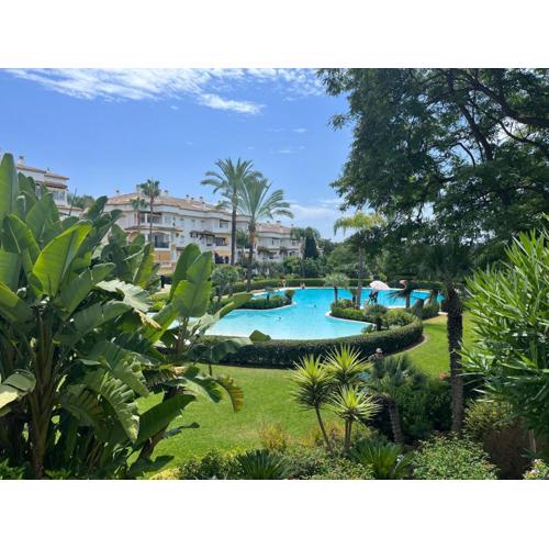 Amplio apartamento planta jardin Nagueles