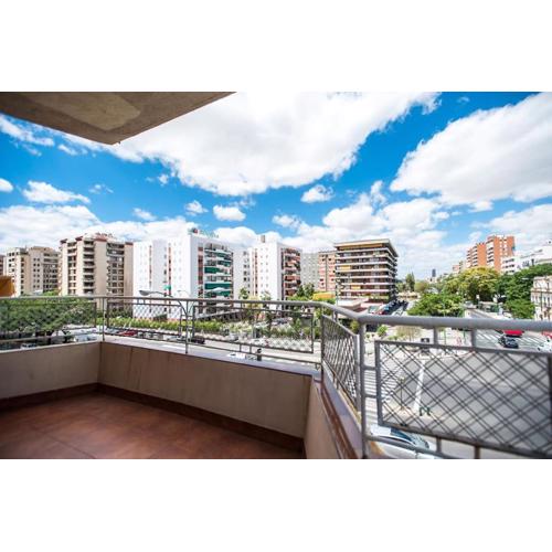 Amplio Piso en Nervión, Excelente zona de la ciudad.