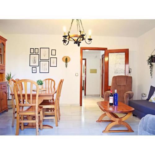 Amplio y luminoso apartamento cerca del centro y la playa con piscina y parking privado