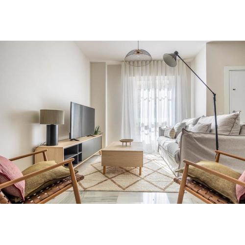 Amplísimo apartamento de diseño nuevo en el corazón de Triana, Parking included