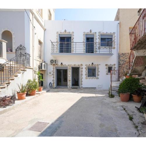 Amyrissa House