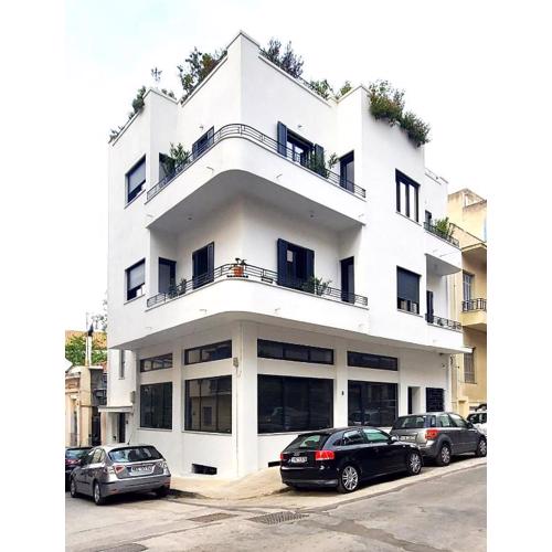 An elegant apartment at the foot of the Acropolis