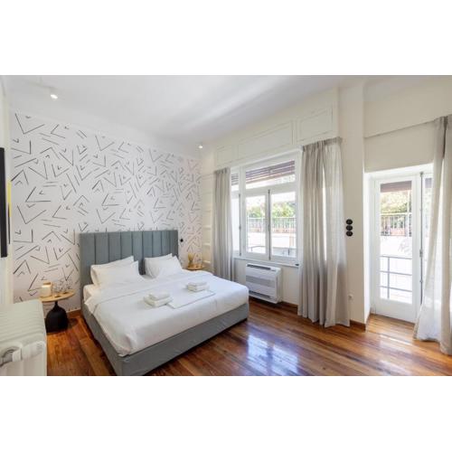 An Outstanding 3 bdrm Apartment in the Heart of Athens