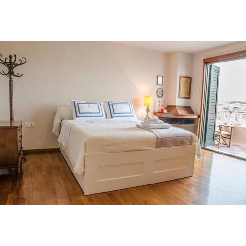 Anafiotika FOS Cycladic Home!