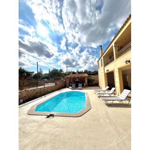 Anavissos Beachhouse with private pool and Bbq