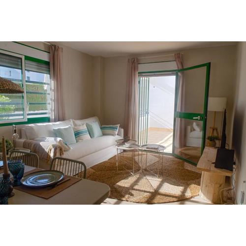 Anc14 Apartamento con 2 habitaciones, patio y piscina al lado de la playa