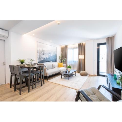 Anemoi Home - Luxe Stay with Pool & Gym by TT