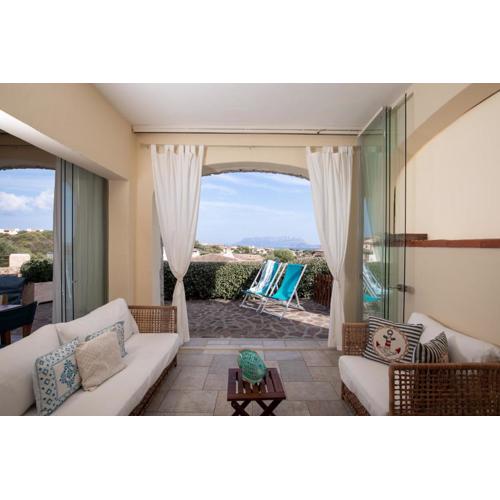 Anemone Apartment with Seaview Terrace by Wonderful Italy