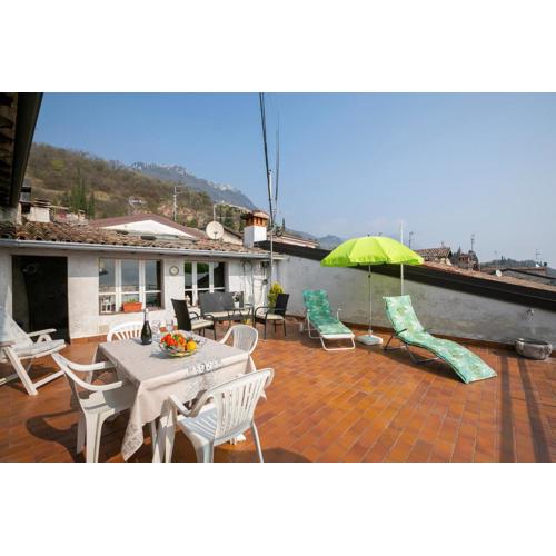 Angela -Terrace & beautiful View lake - Happy Rentals