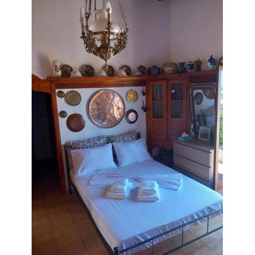 Anna’s Skyrian House