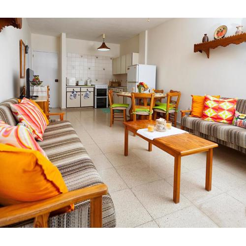 Annita Court Bock B, Apt3