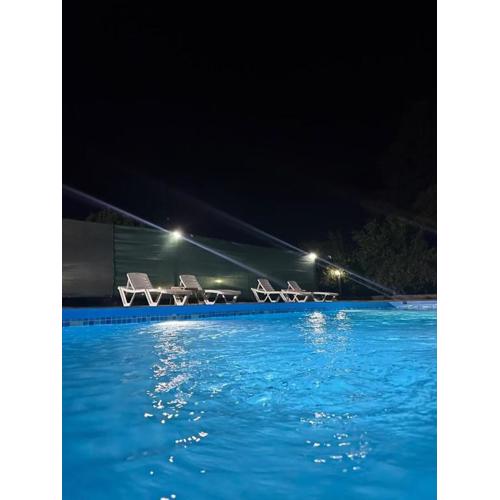 Antalya Havuzlu Bungalov