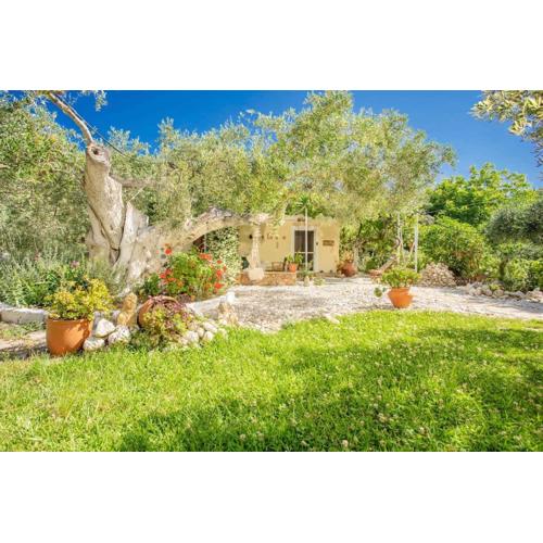 Anthia private studio a breath away from beaches