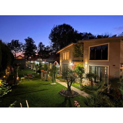 antik river house