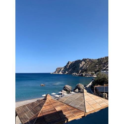 Antiperatos Beach house