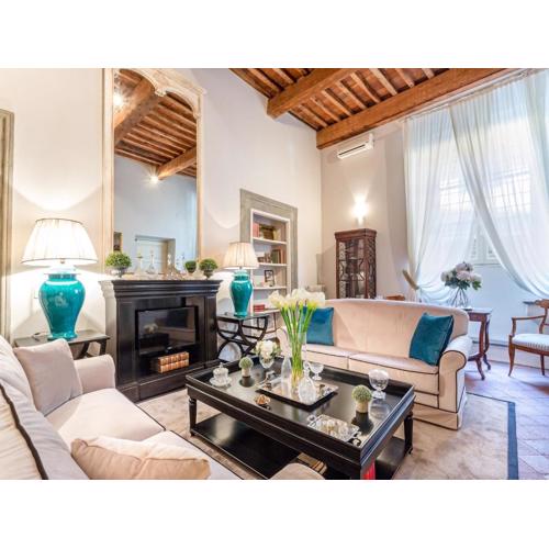 Antique Ground Floor Apartment in Lucca