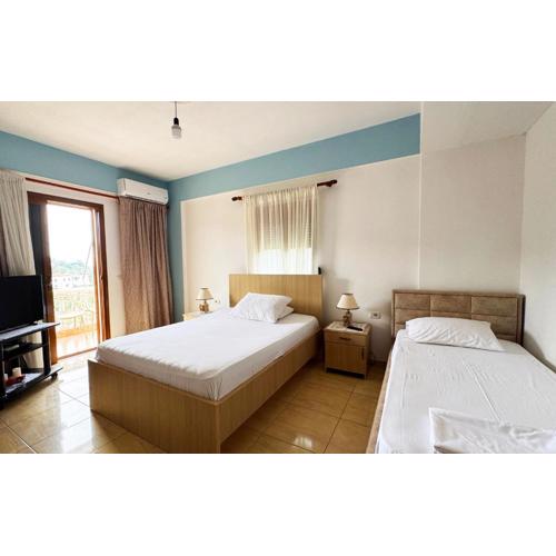 Antonia Rooms Qeparo