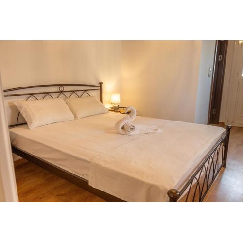 Antonis Traditional House