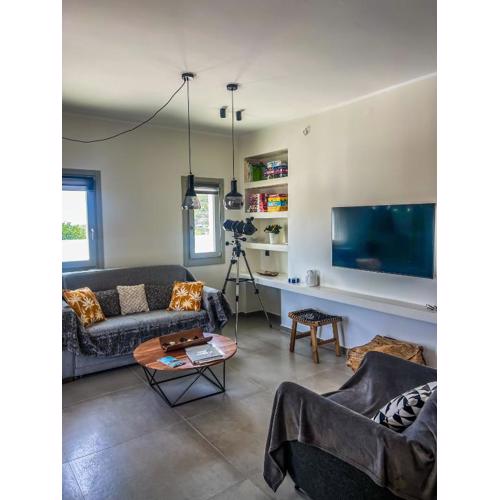 Apademia Skyros Luxury Apartment