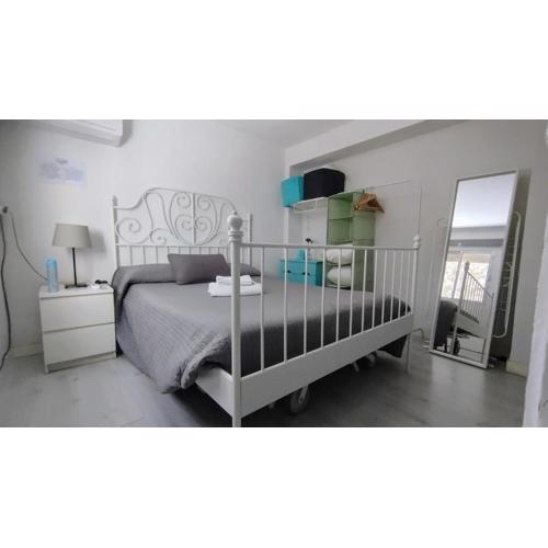 Apartamento 1 dormitorio y salon con sofa cama bien comunicado con el centro
