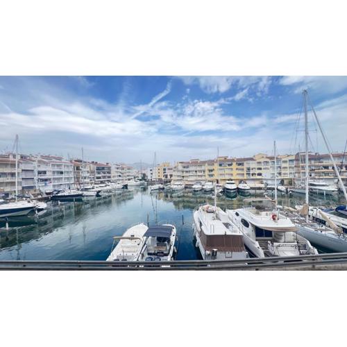 Apartamento A Frente del Canal con Terraza