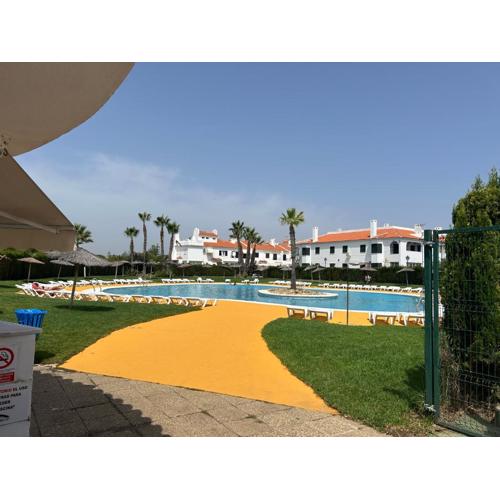 Apartamento a pie de playa en urbanización con piscina