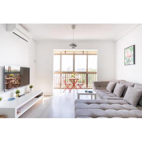 Apartamento amplio con 4 habitaciones y 2 baños - Great apartment with 4 rooms - 2 baths