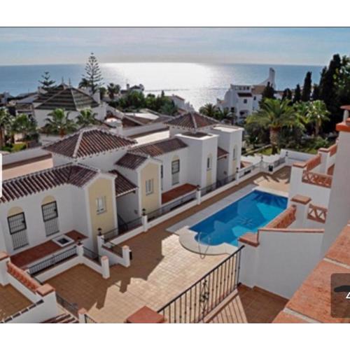 APARTAMENTO BONITO EN PINAL DEL MAR NERJA