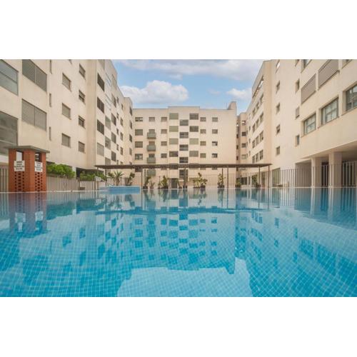 Apartamento céntrico con piscina, temporada