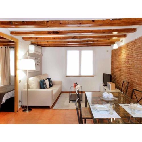 Apartamento Céntrico en Edificio Histórico con Encanto para Familias, Hasta 5 Personas - ES-341-1