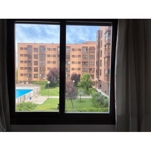 Apartamento completo tranquilo para 2 cerca del estadio Metropolitano de IFEMA recinto ferial y del aeropuerto de Madrid