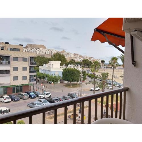 apartamento con aire acondicionado de tres dormitorios en el centro y junto a la playa