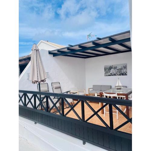 Apartamento con amplia terraza en la playa