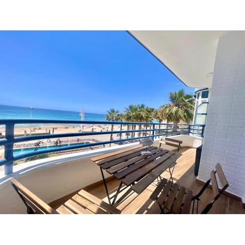 Apartamento con bonitas vistas al mar en la playa Arenal