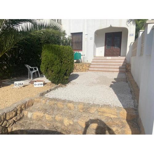 Apartamento con jardín piscina y parking