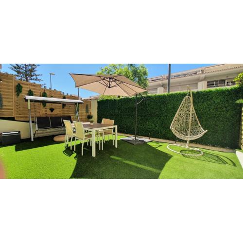 Apartamento con jardín y piscina