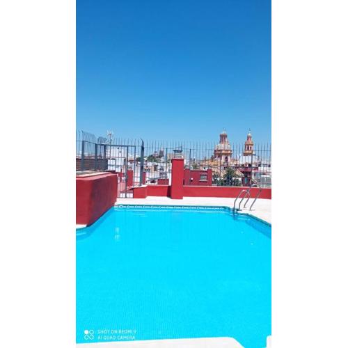 Apartamento con piscina con vistas a la giralda CENTRO Wifi