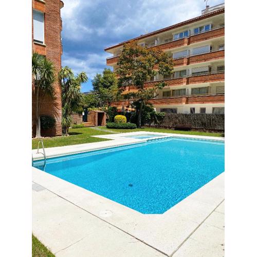Apartamento con Piscina en la Playa de Fenals