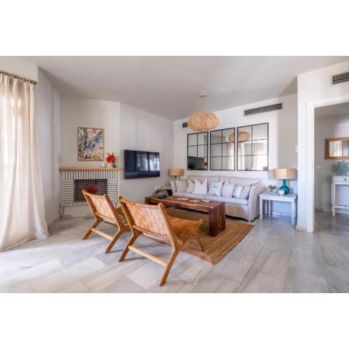 Apartamento con piscina. Los Naranjos de Marbella