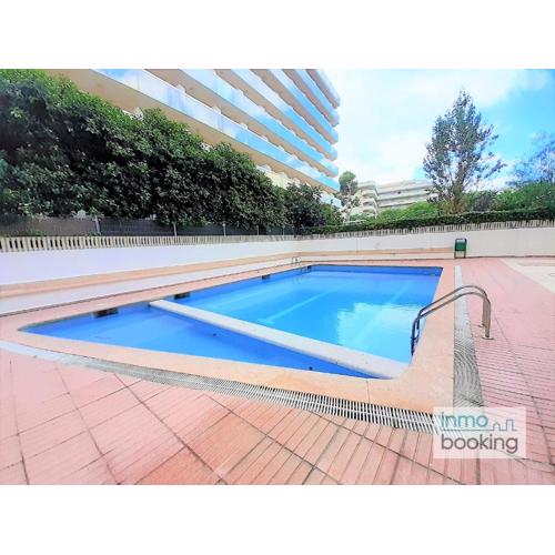 Apartamento con piscina y cerca de la playa
