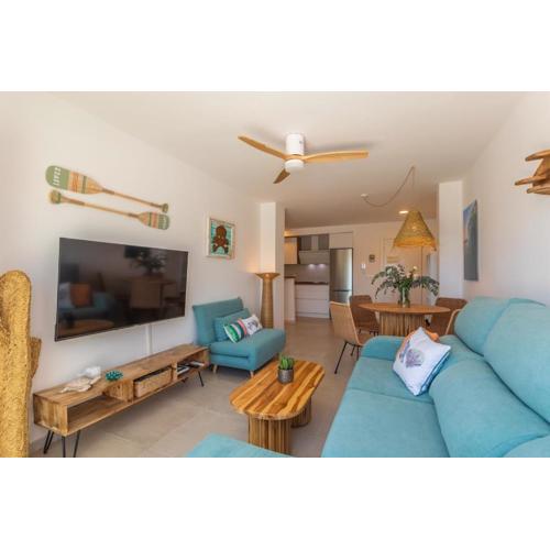 Apartamento con terraza, piscina y parking