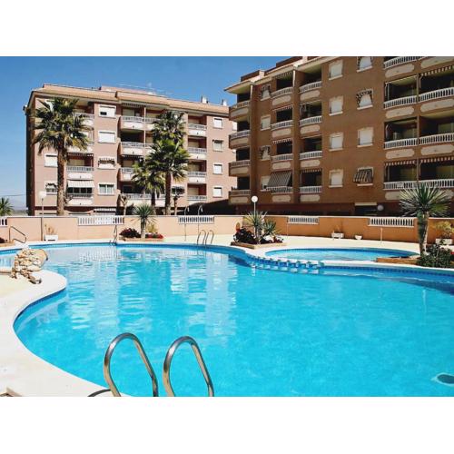 Apartamento con terraza, piscina y playa a 400m