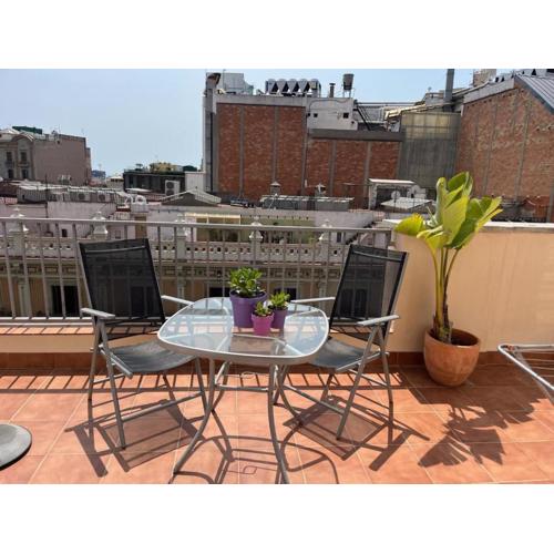 Apartamento con terraza privada y Wifi en el corazón de Barcelona - ES-341-5