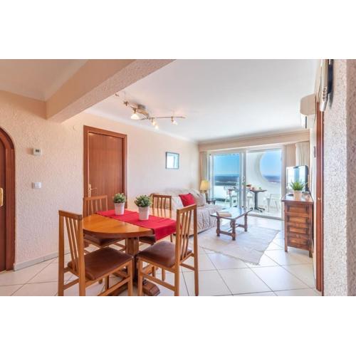 Apartamento de dos habitaciones con vistas al mar